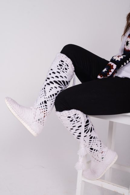 white Boom Bout Crochet